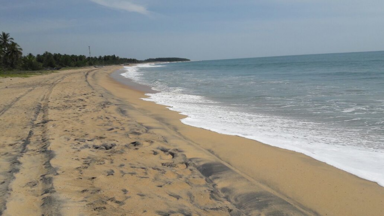 BEACH ON THE BORDER OF LAND 